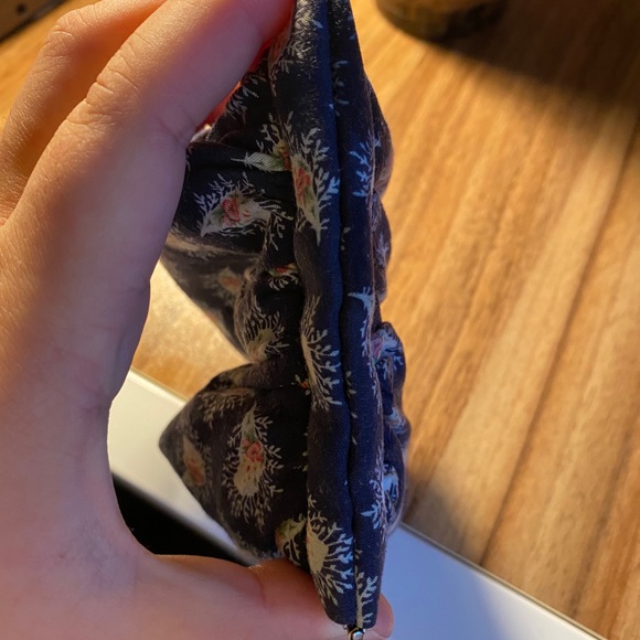 pouch - Picture 4 of 5